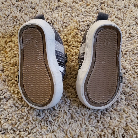 Koala Kids - gray & white tennis shoes - Picture 3 of 4